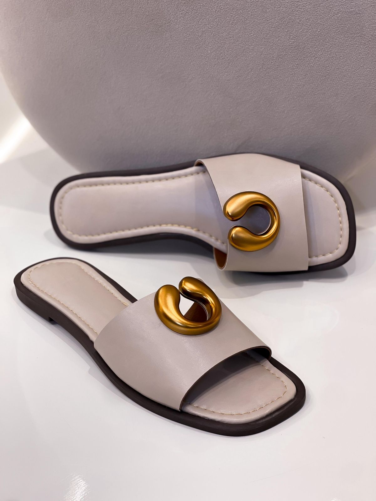 MILA FLAT SANDALS