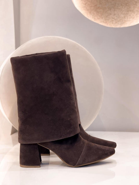 CLASSIC BLOCK HEEL SUEDE BOOTS